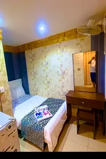 SMALL ROOM FOR SINGLE PERSON / WASHROOM SHARE