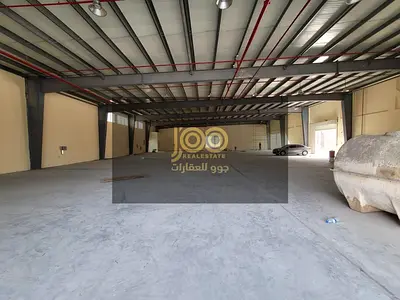 مساحة عملية للتخزين والتوزيع والعمليات التشغيلية مناسبة لمختلف الأنشطة التجارية والصناعية