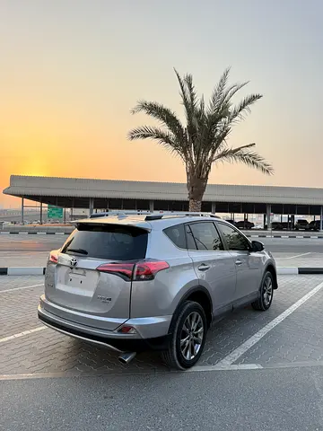 2018 Toyota RAV 4 — фото 7