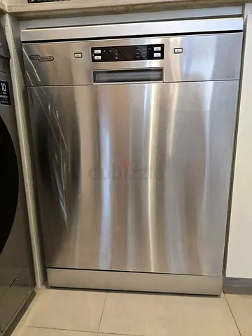 Freestanding Stainless Steel Dishwasher - Good Working Condition