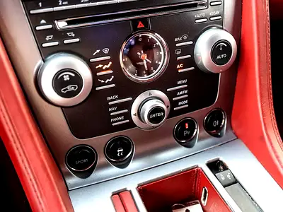 2010 Aston Martin DB9 照片 15