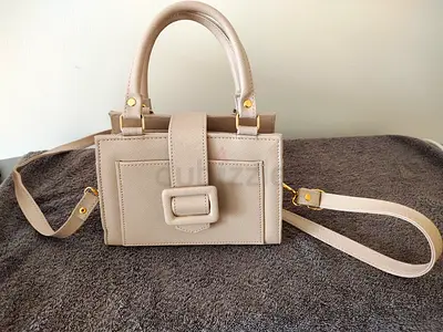 Beige structured leather-look handbag with detachable shoulder strap