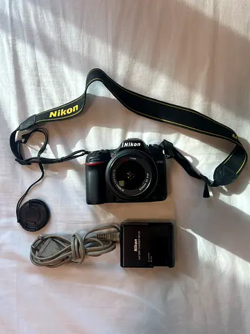 Nikon D7100 DSLR Camera + 18-55mm VR Lens + Charger
