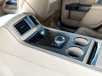 2017 Aston Martin RAPIDE thumbnail 19