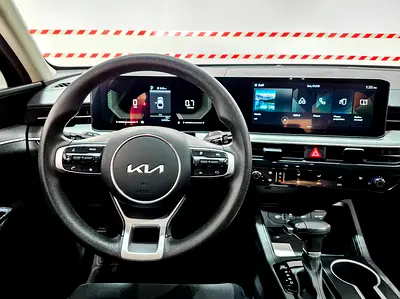 صورة 9 لـ 2025 KIA K5