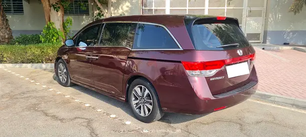 HONDA ODYSSEY 2015 TOURING AL FUTTAIM HONDA SERVICE FAMILY USED SUNROOF LEATHER VERY LOW MILEAGE