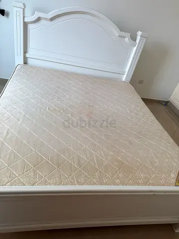 White Classic Style Bed Frame with Mattress