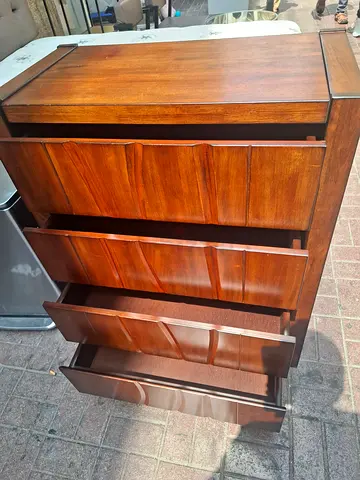 Solid Wood Tall Chest of Drawers - 4  Drawers, Good Condition