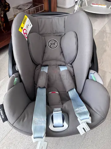 Cybex cloud t i-size (rear-facing) in grey - good condition