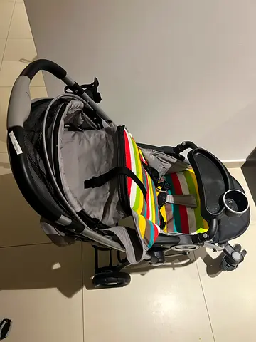 Lightweight Reversible stroller with colorful seat liner  — good condition