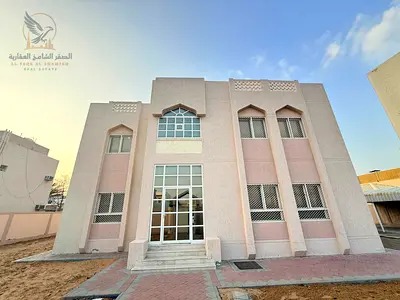 For annual rent in Ajman a villa in Al Jurf with a large yard A prime location close to amenities and with easy access to Dubai and Sharjah