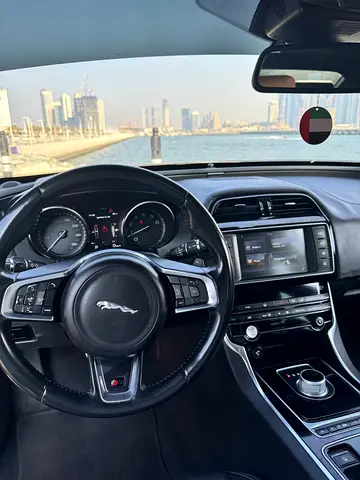 2016 Jaguar XE — фото 8