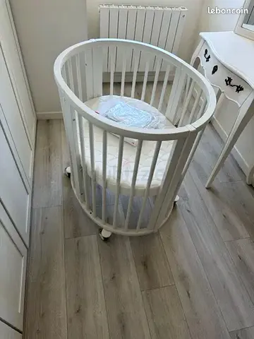 Stokke Sleepi Oval Crib & Toddler Bed Complete set