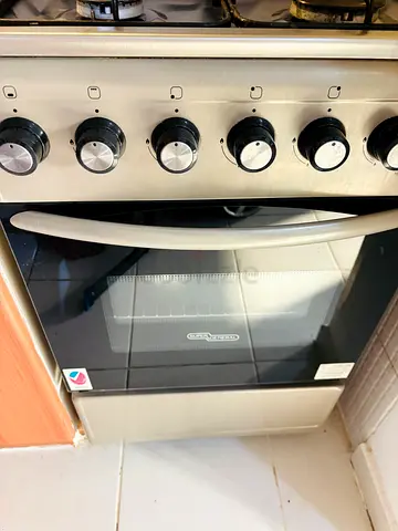 Used freestanding gas oven and stove, good working condition