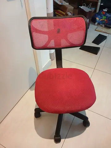 Pink swivel study table chair — good condition