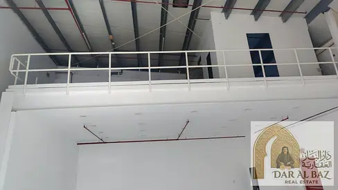 شبرة للإيجار السنوي في منطقة الصجعة بالشارقة بمساحة 2000 قدم مع ميزانين وموقع مناسب للتخزين والأنشطة الصناعية والتجارية المختلفة للتواصل 0564240212