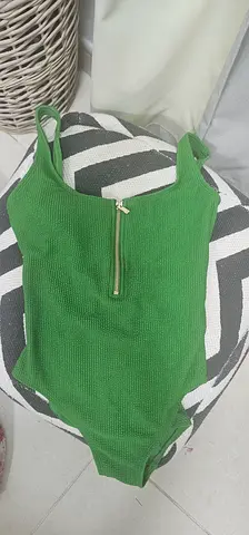 Michael Kors Green knitted sleeveless crop top, size small (never worn )