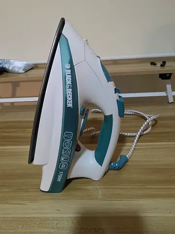 Black & Decker Steam Iron 1750W - Good Working Condition