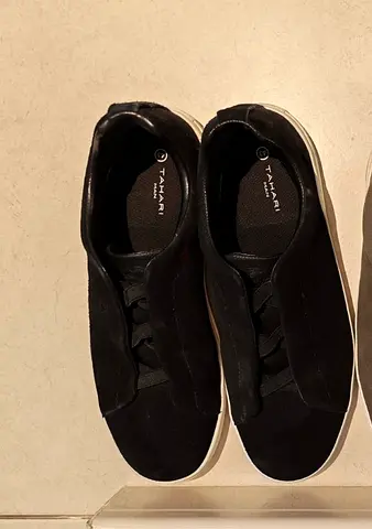 Black Tahari casual slip-on sneakers 43