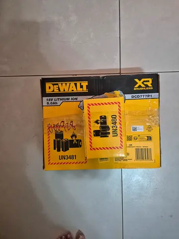 DeWalt 18V XR Battery & Charger Set (New in Box)
