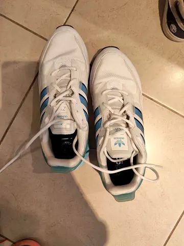 White Adidas sneakers with blue stripes – lightly used, size not specified