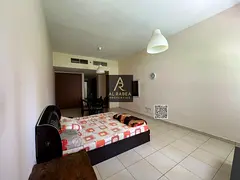 Studio apartment - spacious - with built-in wardrobes - separate kitchen - great price - close to al