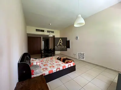Studio apartment - spacious - with built-in wardrobes - separate kitchen - great price - close to all amenities