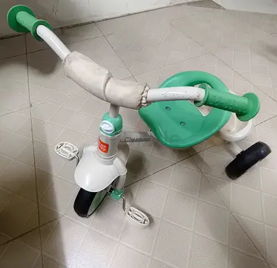 Light green toddler tricycle / ride-on - Excellent condition