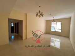 2-bedroom apartment with hall, second tenant, free parking, balcony, and built-in wardrobes. Prime l