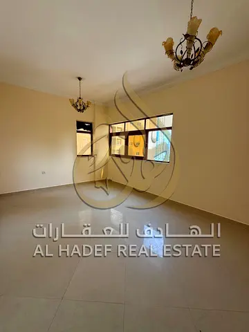 شقة غرفتين وصالة للإيجار السنوي في الخان – الشارقة | صالة منفصلة | خزائن حائط | بالقرب من كورنيش الخان | 40,000 درهم