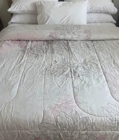 Light Floral Comforter/Quilt - Double/Queen, gently used