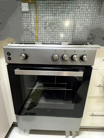 Selling Brand New Gas Cooking Range in Excellent Condition