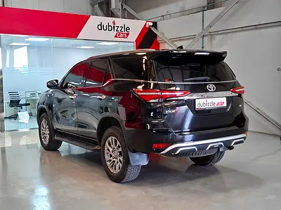 2023 Toyota FORTUNER photo 8