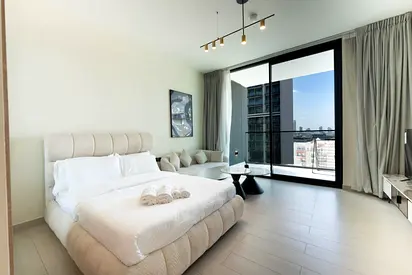 Elegant | Spacious Studio | Road View