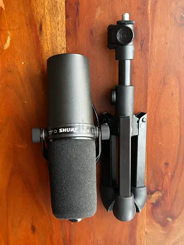 Shure SM7B, Podcast Microphone for Live Streaming, Professional Vocal Recordings, Dynamic,