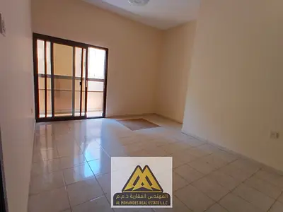 غرفه وصاله مع بلكونه ثاني صف كورنيش عجمان بجوار جميع الخدمات والطرق الرئيسيه