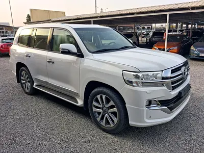 Toyota Land Cruiser VXR 2017 | GCC Specs | Pristine Condition