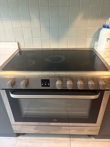 Hoover Electric ceramic hob with built-in oven - stainless finish.