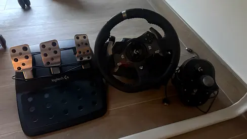 Logitec Xbox gaming wheel + shifter