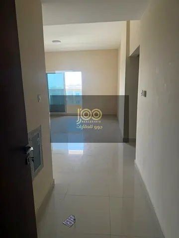 ساكن ثاني بموقع هادئ وقريب من الخدمات والطرق الرئيسية مما يوفر سهولة في التنقل