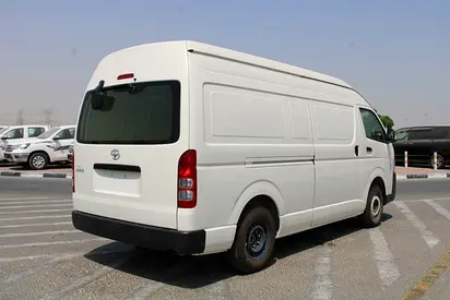 2025 Toyota HIACE — фото 7