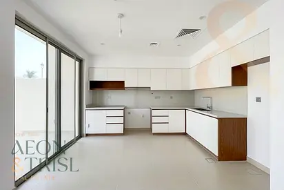 Single Row | Specious 3 BR | Vacant Soon