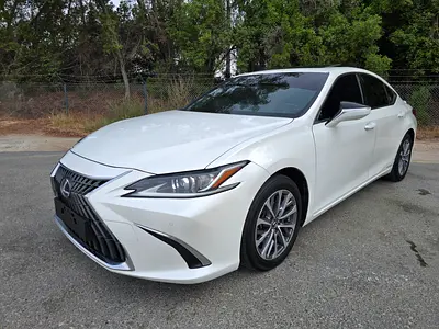 Lexus ES 300h 2022 GCC Specs - Pristine Condition Hybrid