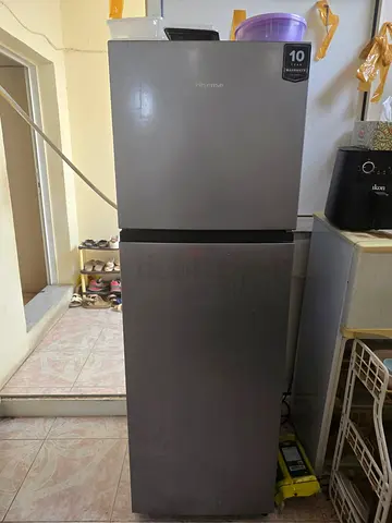 Hisence Top-Freezer Refrigerator - 2 Doors, Good Condition