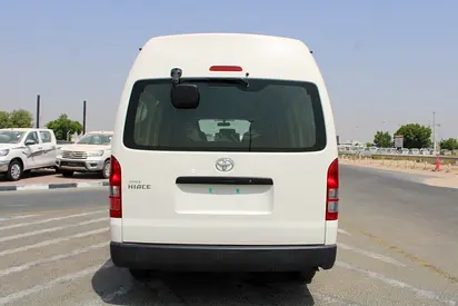 2025 Toyota HIACE — фото 3