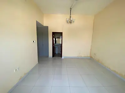 🏡 بيت عربي للإيجار – شعبية الإذاعة | أم القيوين  ✨ 3 غرف نوم✨ صالة✨ 2 حمام✨ حوش صغير✨ موقف سيارة  💰 الإيجار السنوي: 40,000 درهم📌 4 دفعات🔐 تأمين شي