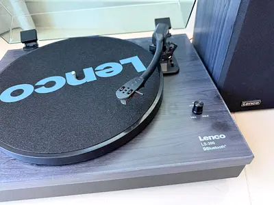Lenco LS-300 Bluetooth Belt-Drive Turntable with Built-in Preamp & 2 Speakers - Black