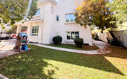 5BR Villa | Prime Location
