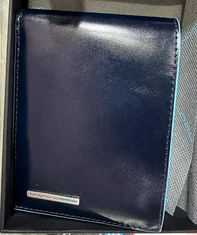 Piquadro bi-fold mens wallet with coin pocket -