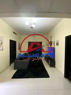 DISTRESS DEAL / LOWER FLOOR / VACANT / Pool & City View
